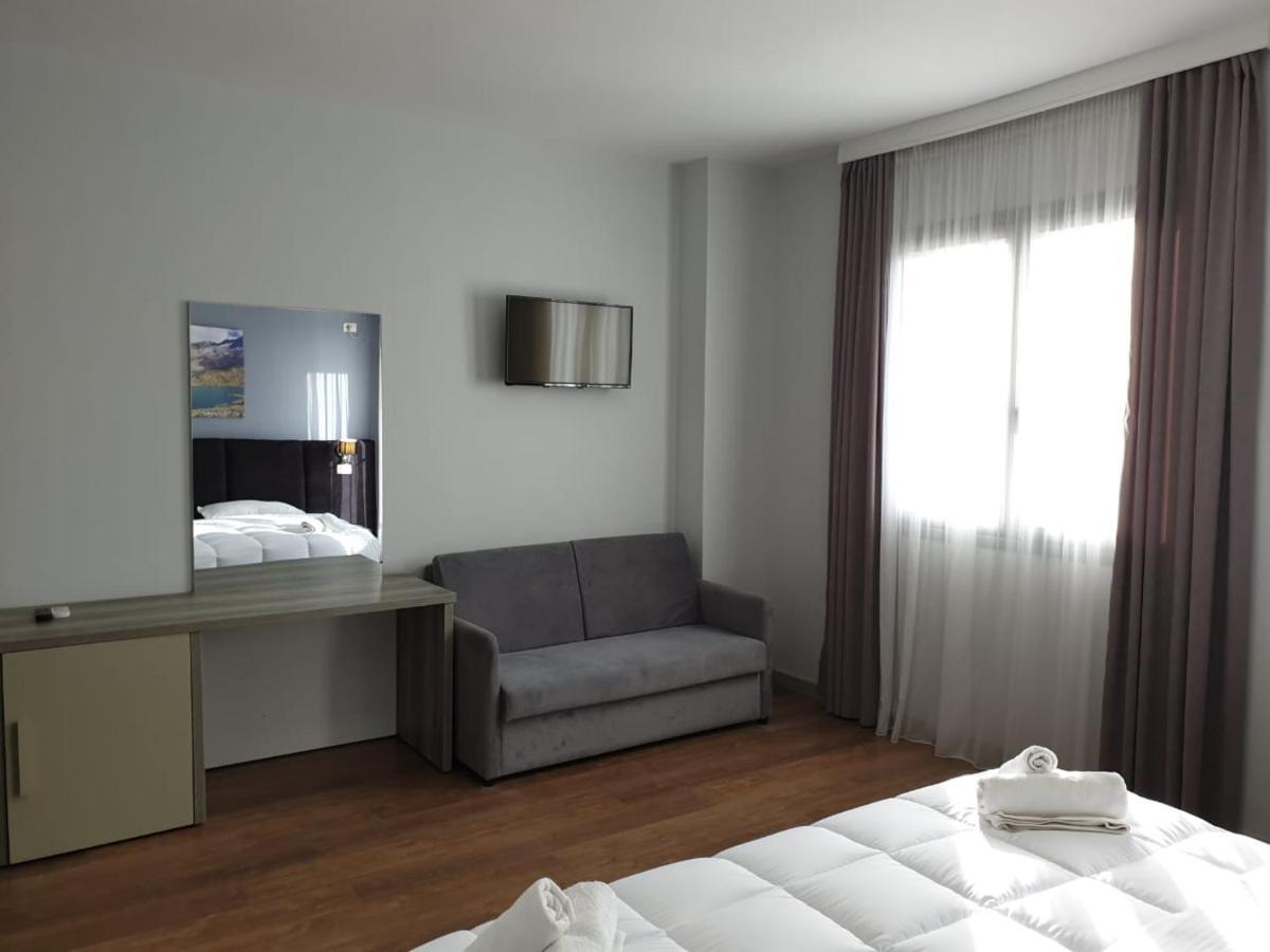 Perandor Beach Дуррес Екстер'єр фото